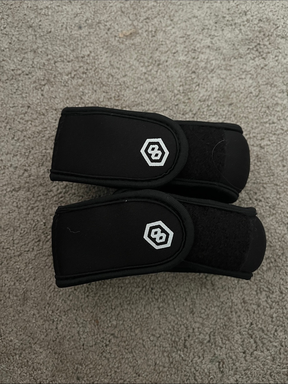 Black Adjustable Wrap 1lb Wrist Weights 2-Pack